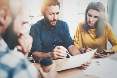 ekip çalışması süreci ofisi. 