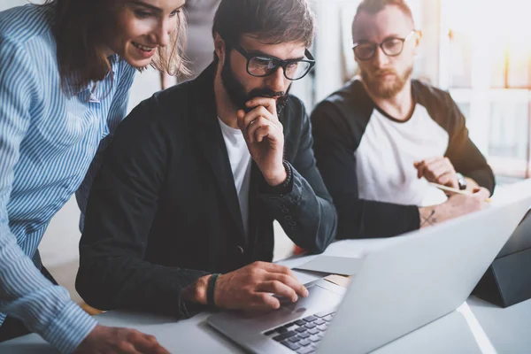 Project team working together in meeting room at office.Coworkers brainstorming process concept.Horizontal.Blurred background — Stock Photo, Image