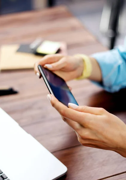 Woman pointing on smartphone screen, chatting in social networks — Stock Photo, Image