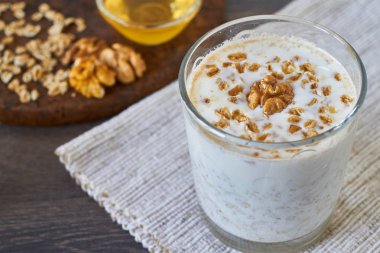 Yulaf süt ile vegan güler yüzlü