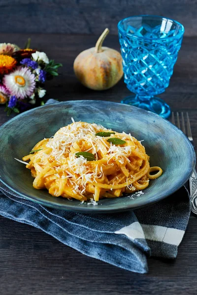 Creamy roasted butternut pumpkin pasta — Stock Photo, Image