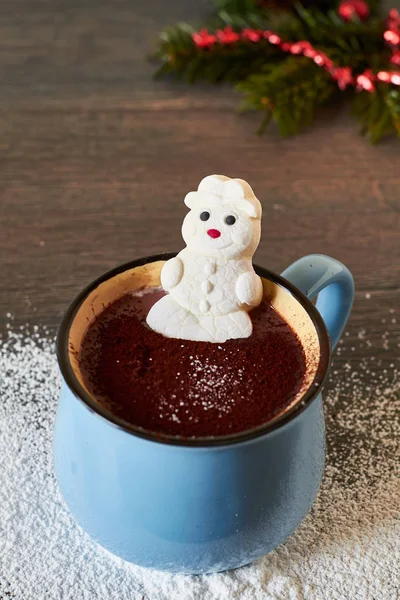 Heiße Schokolade mit Marshmallow-Schneemann — Stockfoto