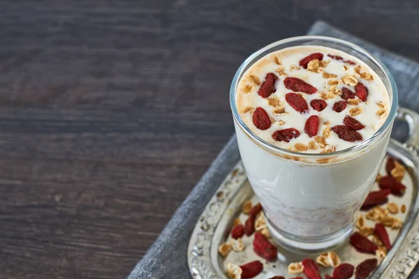 Vegan smoothie with oats milk and goji berries — Stock Photo, Image