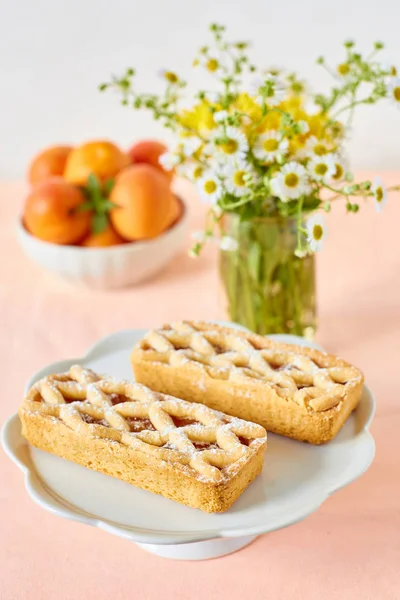 Apricot tart with a lattice topping — Stock Photo, Image