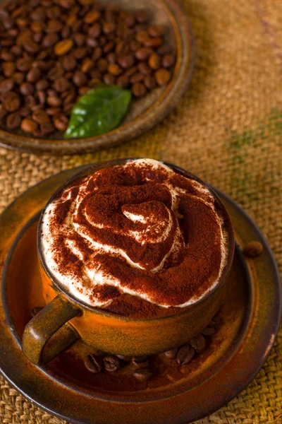 Xícara de café com chantilly — Fotografia de Stock