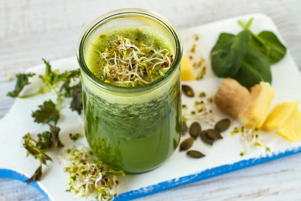 Healthy vegan green smoothie — Stock Photo, Image