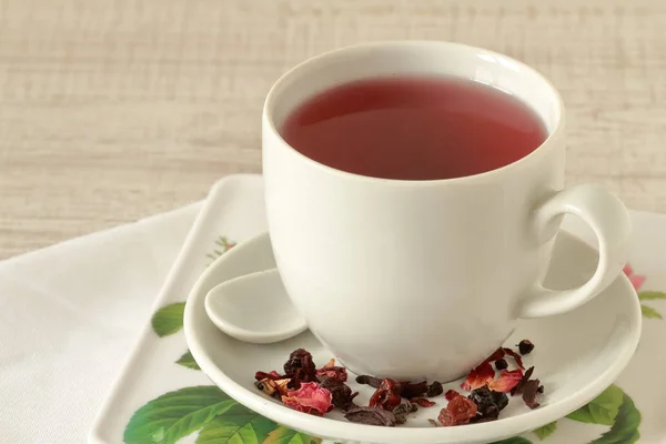 Una tazza di tè rosso — Foto Stock