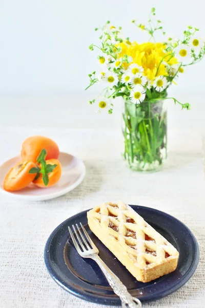 Hemmagjord aprikoser tårta — Stockfoto