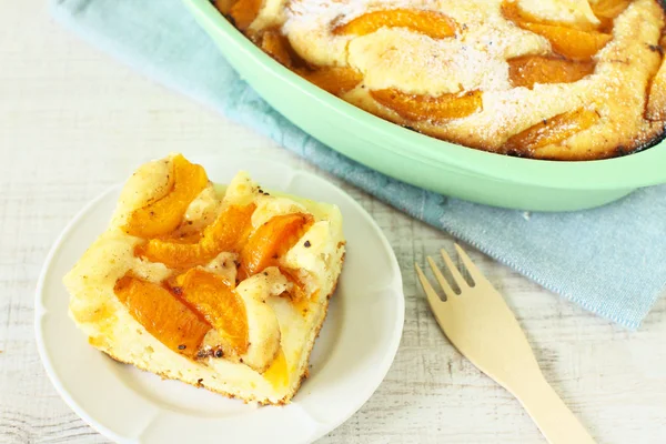 Rustic apricot cake on a table — Stock Photo, Image