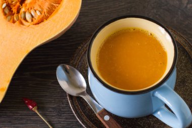 ev yapımı rustik balkabağı çorbası