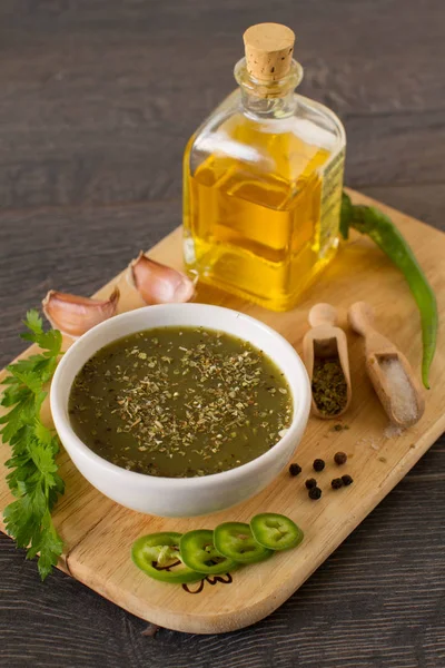 Mexikanische Jalapeño-Sauce mit Zutaten — Stockfoto