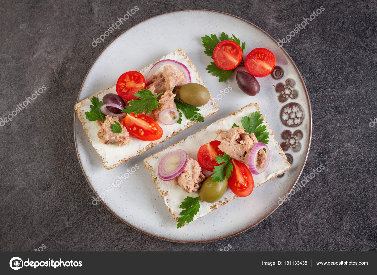 Салат с тунцом и крекером новые фото Салат с тунцом и крекером новые фото