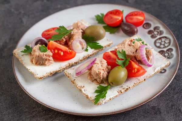Cracker Tuna Spread Topping Vegetables — Stock Photo, Image
