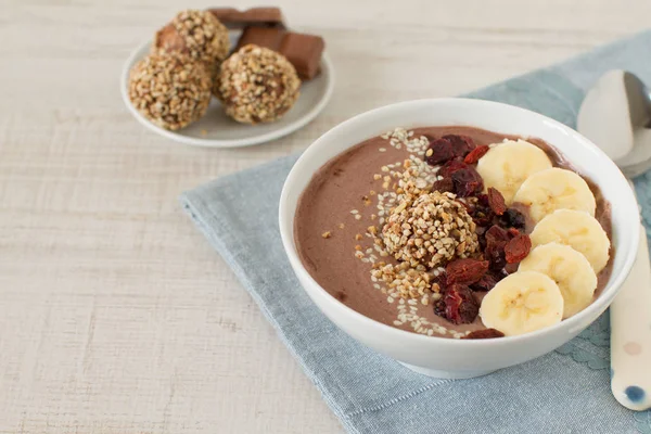 Chocolate Hazelnut Smoothie Bowl Topped Sliced Banana Goji Berries Sesame — Stock Photo, Image