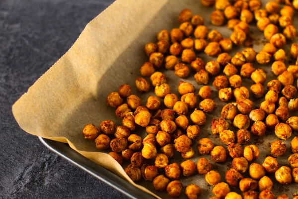 Spicy Baked Chickpeas Scattered Baking Paper Close — Stock Photo, Image