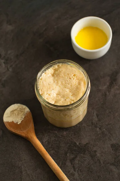 Sourdough Starter Levain Uma Levedura Viva Subindo Borbulhando Frasco — Fotografia de Stock