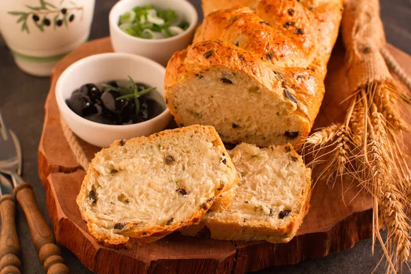 Olive Tradizionali Rustiche Pane Cipolla Vicino — Foto Stock