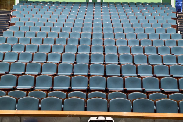Auditorium teater dengan warna biru dan hijau . — Stok Foto