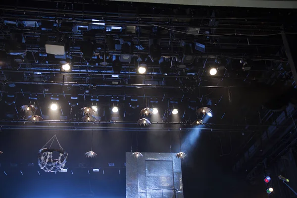 Divadelní světla na scéně — Stock fotografie