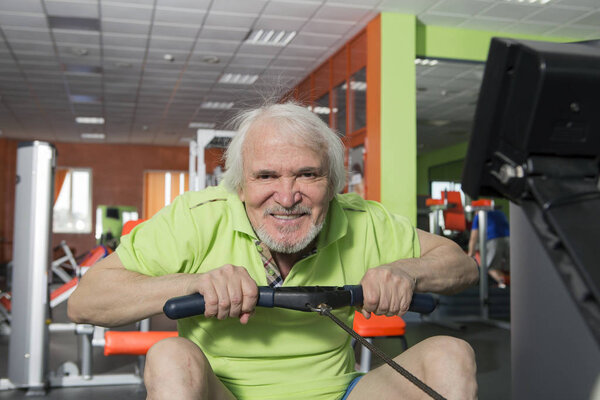 Elderly man in the gym