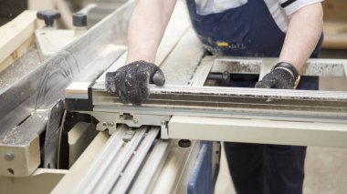 Küçük mobilya Fabrikası'nda el yapımı iş.