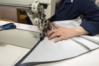 Küçük mobilya Fabrikası'nda el yapımı iş.