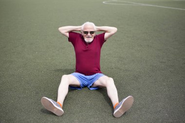 Komuta sizde açık bir stadyumda egzersiz