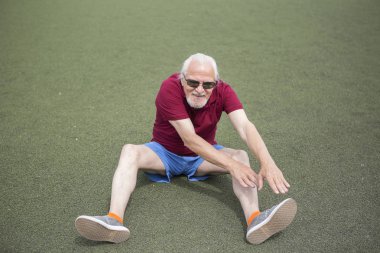 Komuta sizde açık bir stadyumda egzersiz