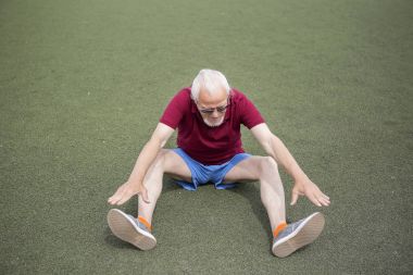 Komuta sizde açık bir stadyumda egzersiz