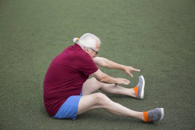Komuta sizde açık bir stadyumda egzersiz
