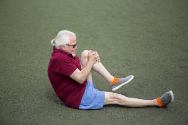 Komuta sizde açık bir stadyumda egzersiz