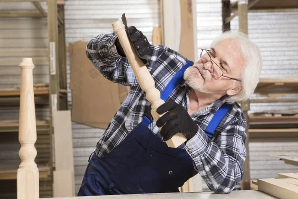 Handgemaakte business op kleine meubelfabriek. Stockafbeelding