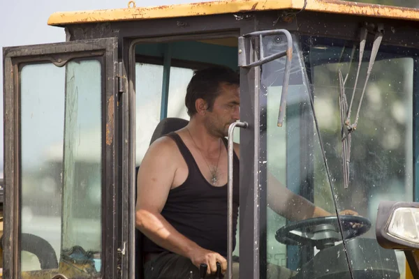 İnşaat alanında kazıcı.