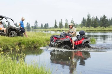 All - arazi araçları turist. ATV üzerinde