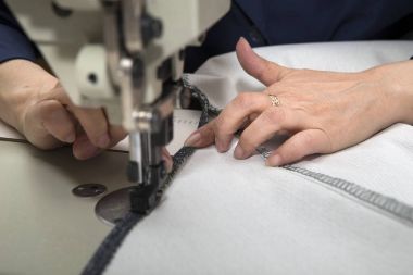 Küçük mobilya Fabrikası'nda el yapımı iş.