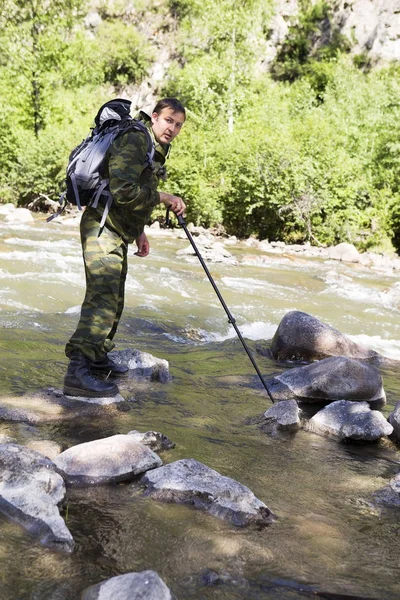 Ormancılar toprakları bir yol yapmak