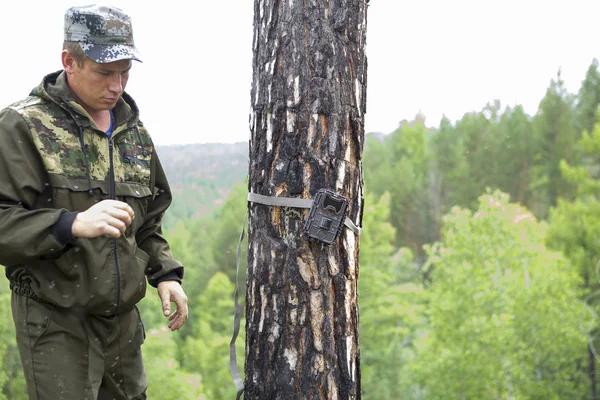 Ağaç üzerinde kamera tuzağı