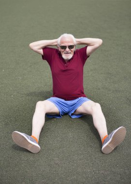 Komuta sizde açık bir stadyumda egzersiz