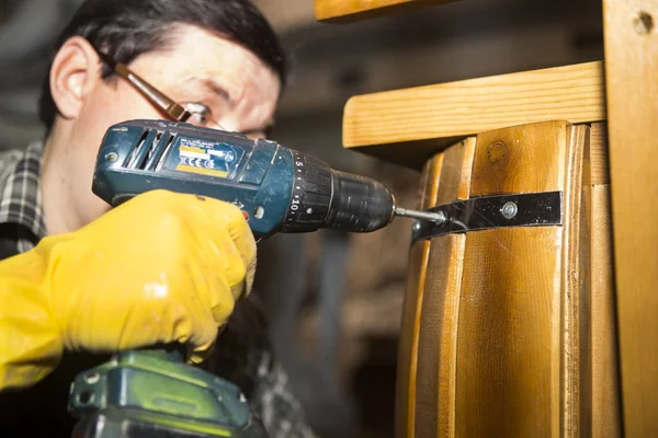 Collector of a wooden barrel in a carpentry workshop — Stock Photo, Image