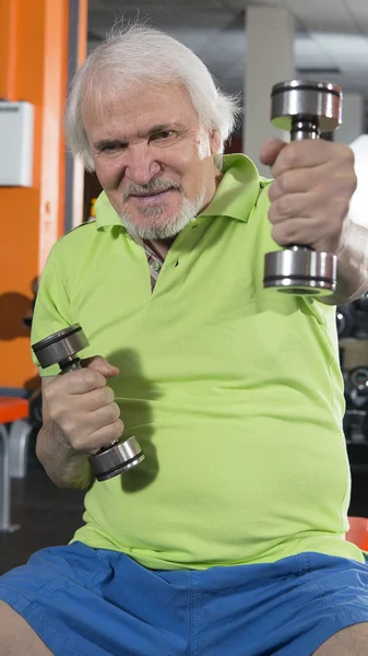 Elderly man in the gym — Stock Photo, Image