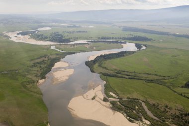 Nehirler ve göller Doğu Sibirya üzerinden yükseklik. Göller ve Sibirya Tayga nehre helikopter kokpit üzerinden bir görünüme