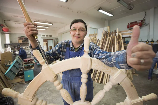 Carpentry Workshop Master Cabinetmaker Makes Steering Wheel Captain Bridge Sailing — Stock Photo, Image