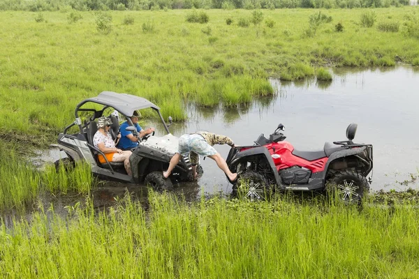 Turistas Vehículos Todo Terreno Sobre Atv — Foto de Stock