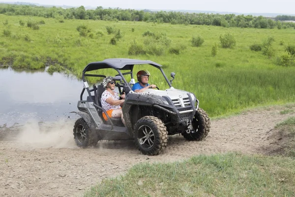 Turistas Vehículos Todo Terreno Sobre Atv — Foto de Stock