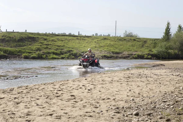 Turistas Vehículos Todo Terreno Sobre Atv — Foto de Stock