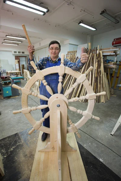 Steering wheel voor de kapitein — Stockfoto