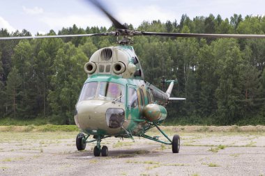 Bir helikopter kokpit görüntülemek