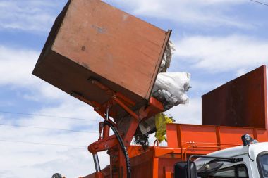 Yükleme çöp tankı