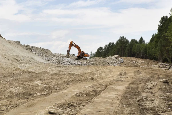 Будівництво та ремонт автомобільних доріг . — стокове фото