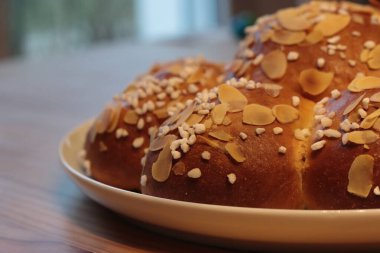Üç papaz pastası. Geleneksel İsviçre ekmeği 6 Ocak 'ta. Ev yapımı..